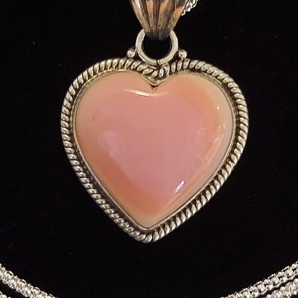 New Sterling Silver & Large Pink Conch Heart Neckace - Picture 1 of 13
